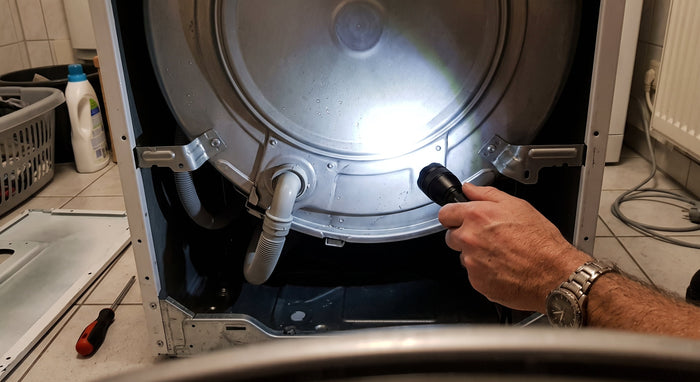 Tambour de lave-linge propre vu de l'intérieur